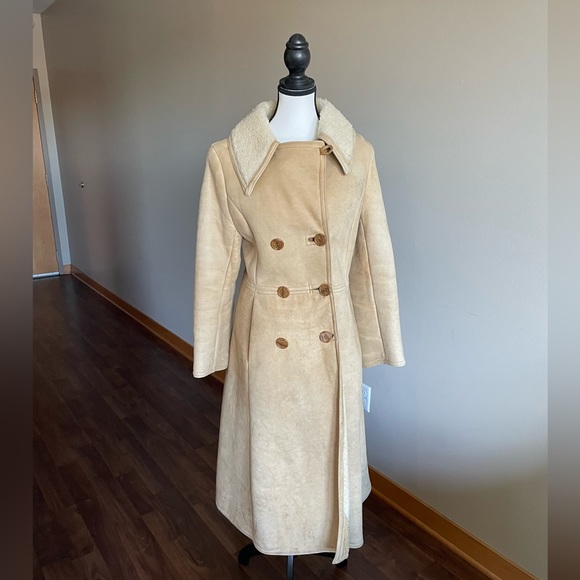 WINTER CLEARANCE! Double breasted shearling lambskin coat. - Picture 2 of 16